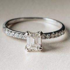 Étoilée Petite Pavé Esmeralda 0.54 CT