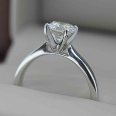 Avenue Solitario Redondo 0.95 CT