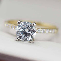 Étoilée Petite Solitario Redondo 1.00 CT