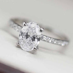 Étoilée Petite Pavé Oval 1.00 CT