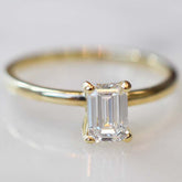 Armide Petite Solitario Esmeralda 0.70 CT