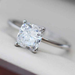 Armide Petite Solitario Cojín 1.50 CT