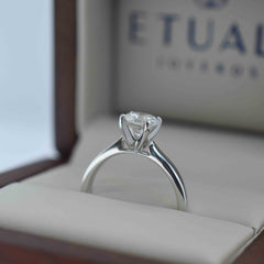 Avenue Solitario Redondo 0.95 CT