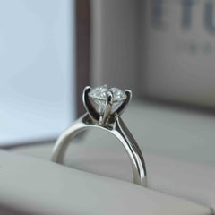 Avenue Solitario Redondo 0.95 CT