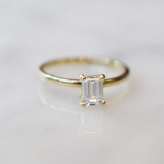 Armide Petite Solitario Esmeralda 0.70 CT