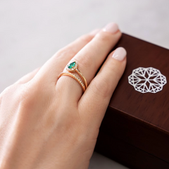Goutte Emerald & Diamond Ring
