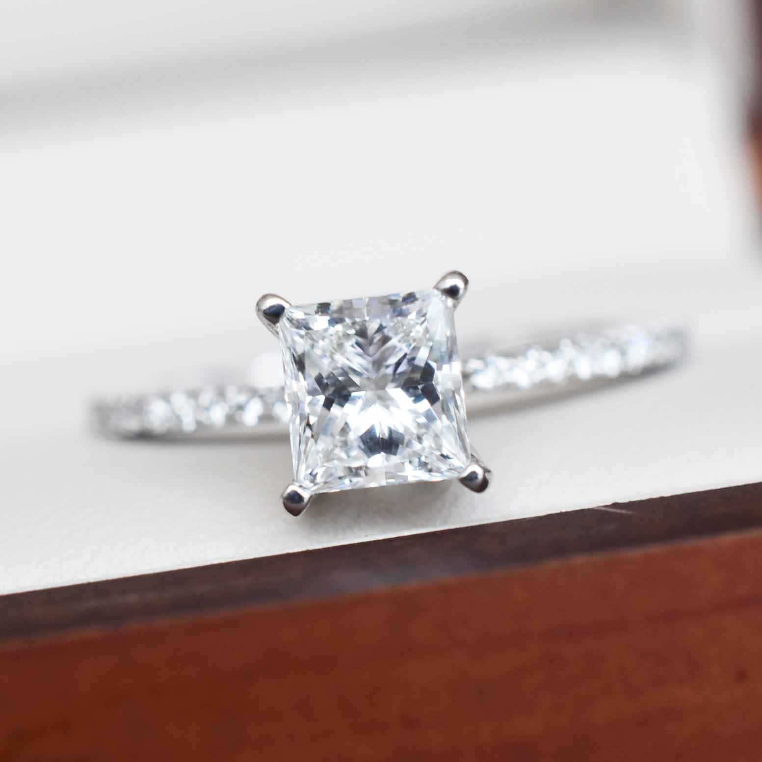 Étoilée Petite Pavé Princesa 1.00 CT