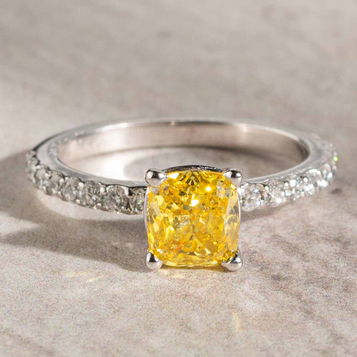 Étoilée Pavé Cojín 1.26 CT IGI Fancy Color