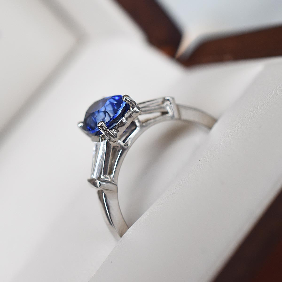 Notre Dame Zafiro Oval 2.00 CT