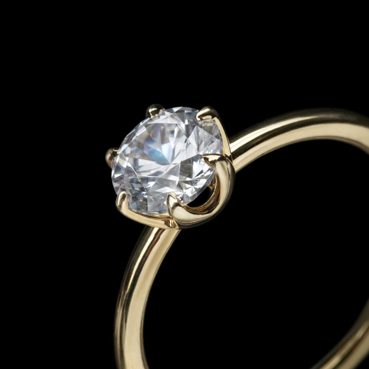 18K Yellow Gold Chispa Round Engagement Ring