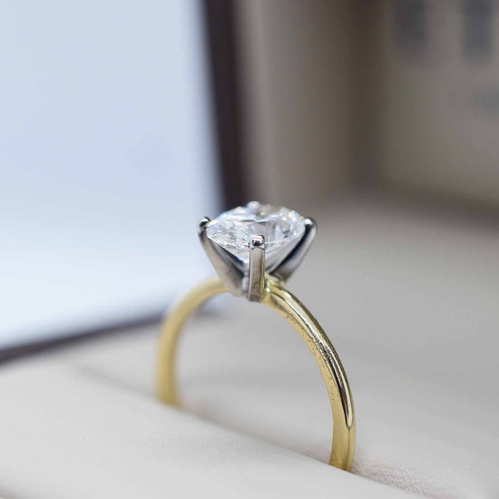 Armide Petite Solitario Oval 1.40 CT