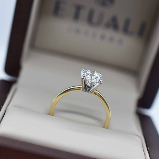 Armide Petite Solitario Oval 1.40 CT